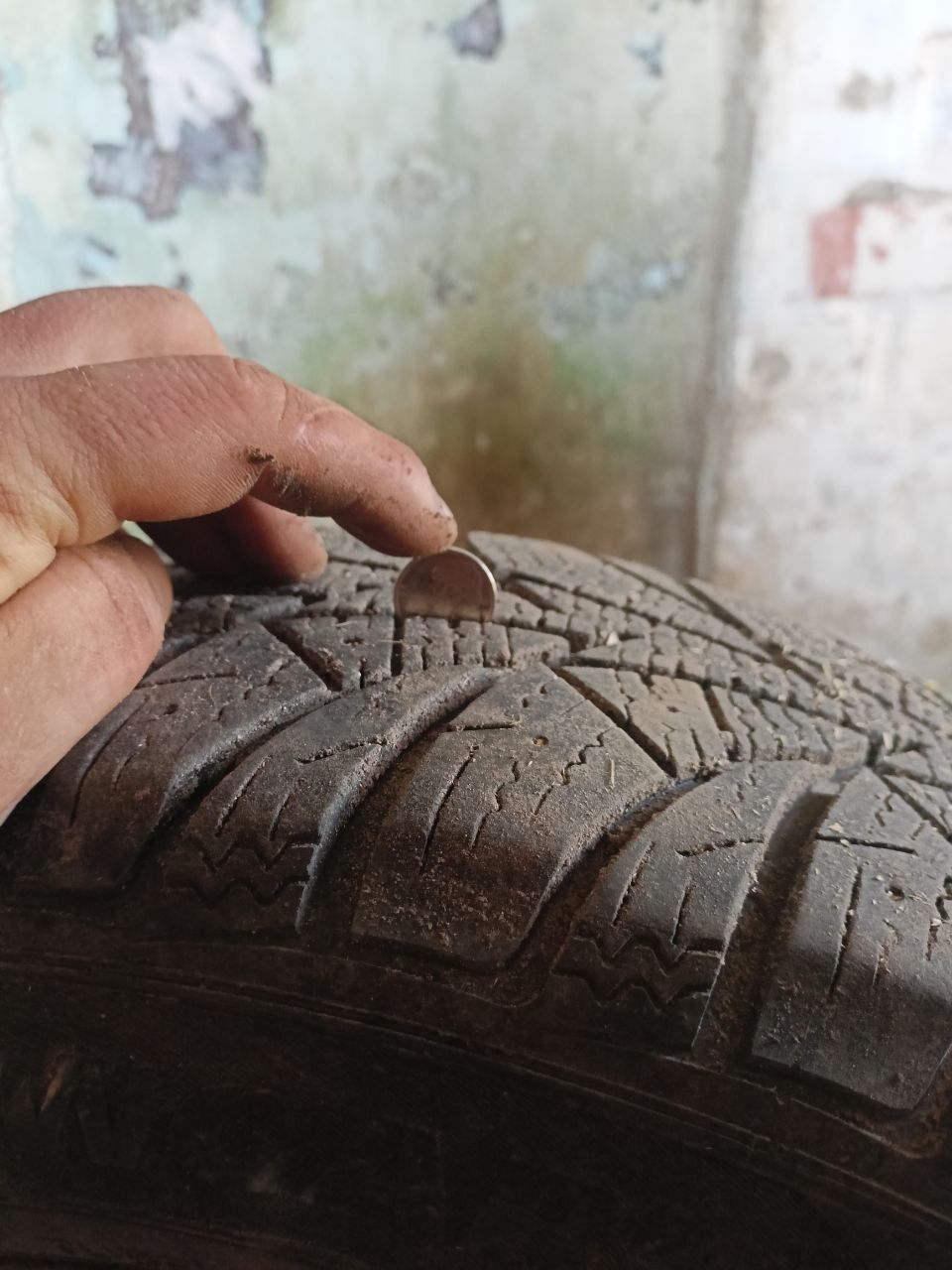 Продам резину с дисками 2 шт 175/65r14 4*98