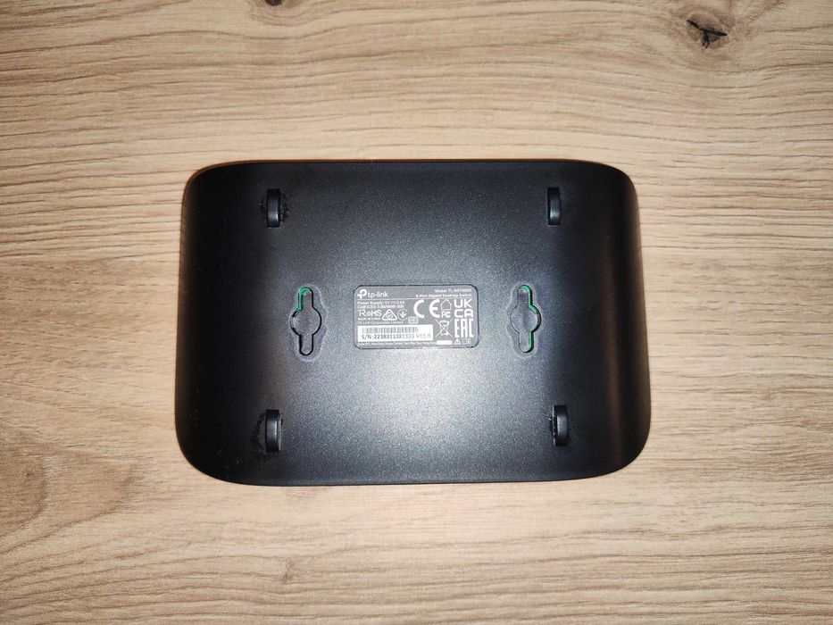 Router TP-LINK Archer AX1800 WiFi 6 + switch TP-Link TL-SG1005D 1Gbps