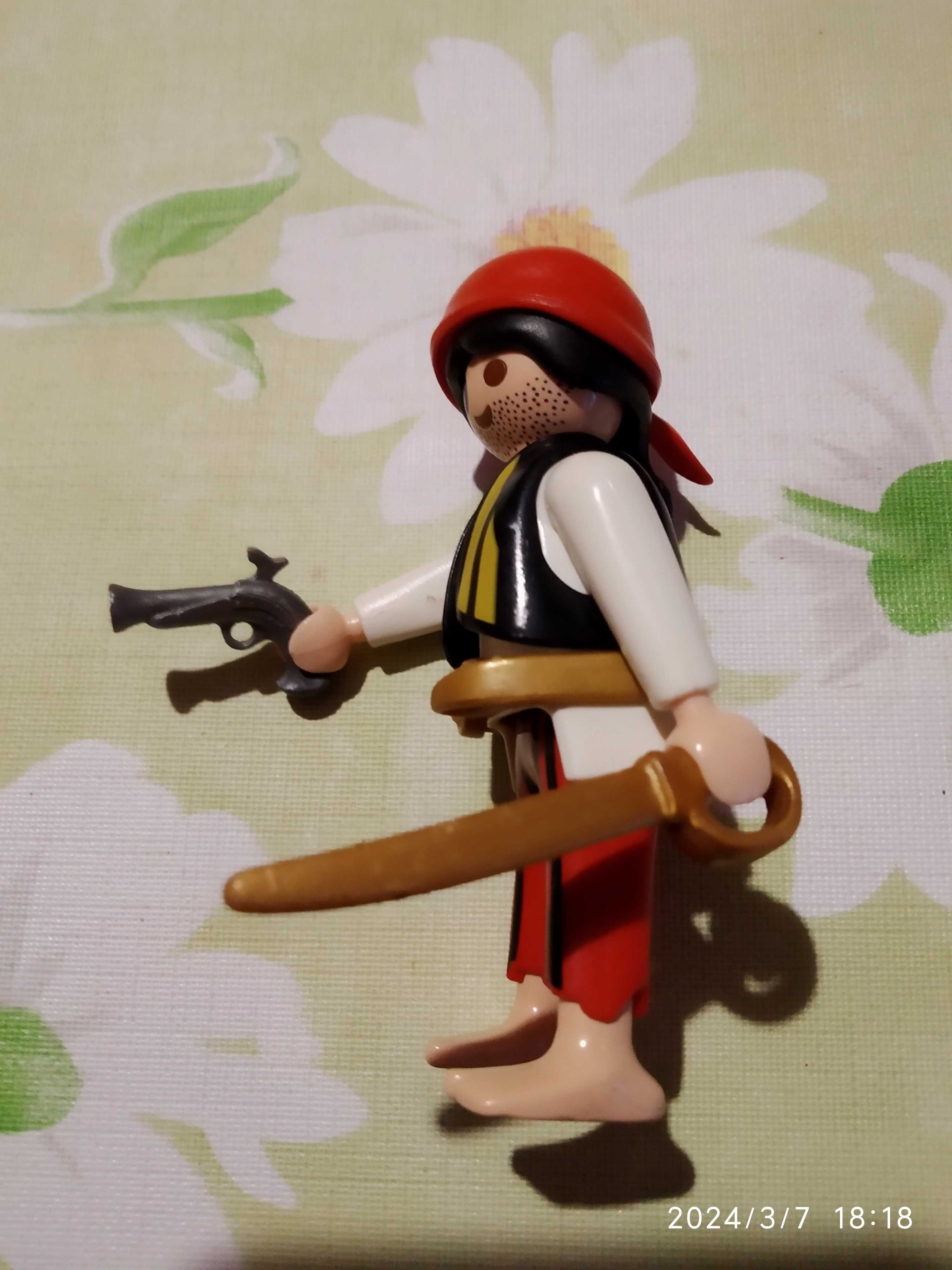 Playmobil - Pirat z szablą i pistoletem