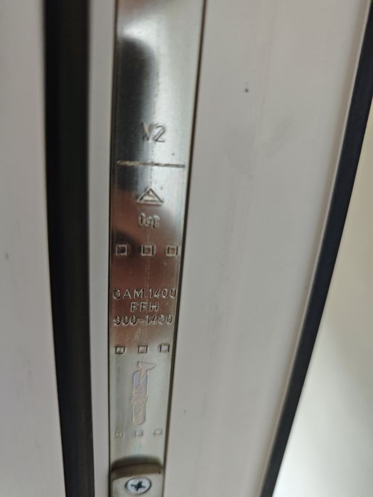 Sprzedam okno z roletami elektrycznymi