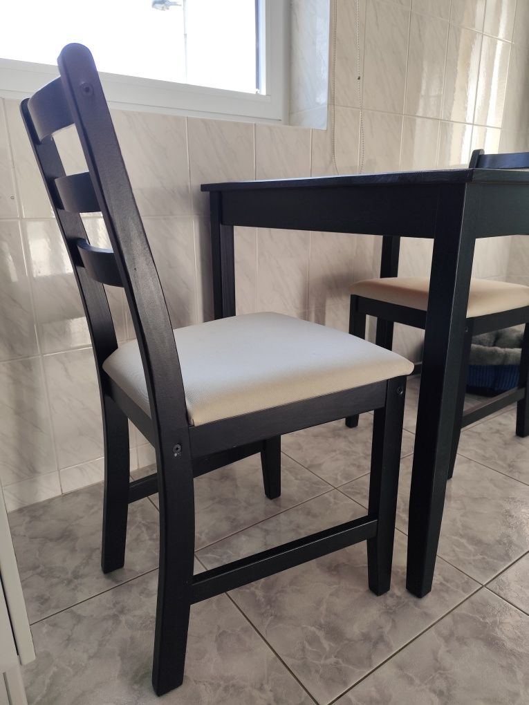 Mesa 74x74cm + 2 cadeiras