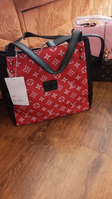 Сумка червоного кольору