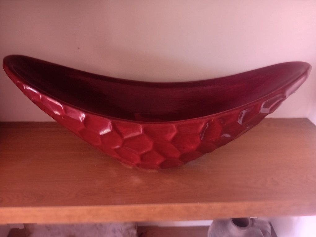 Taça decorativa pintada a vermelho