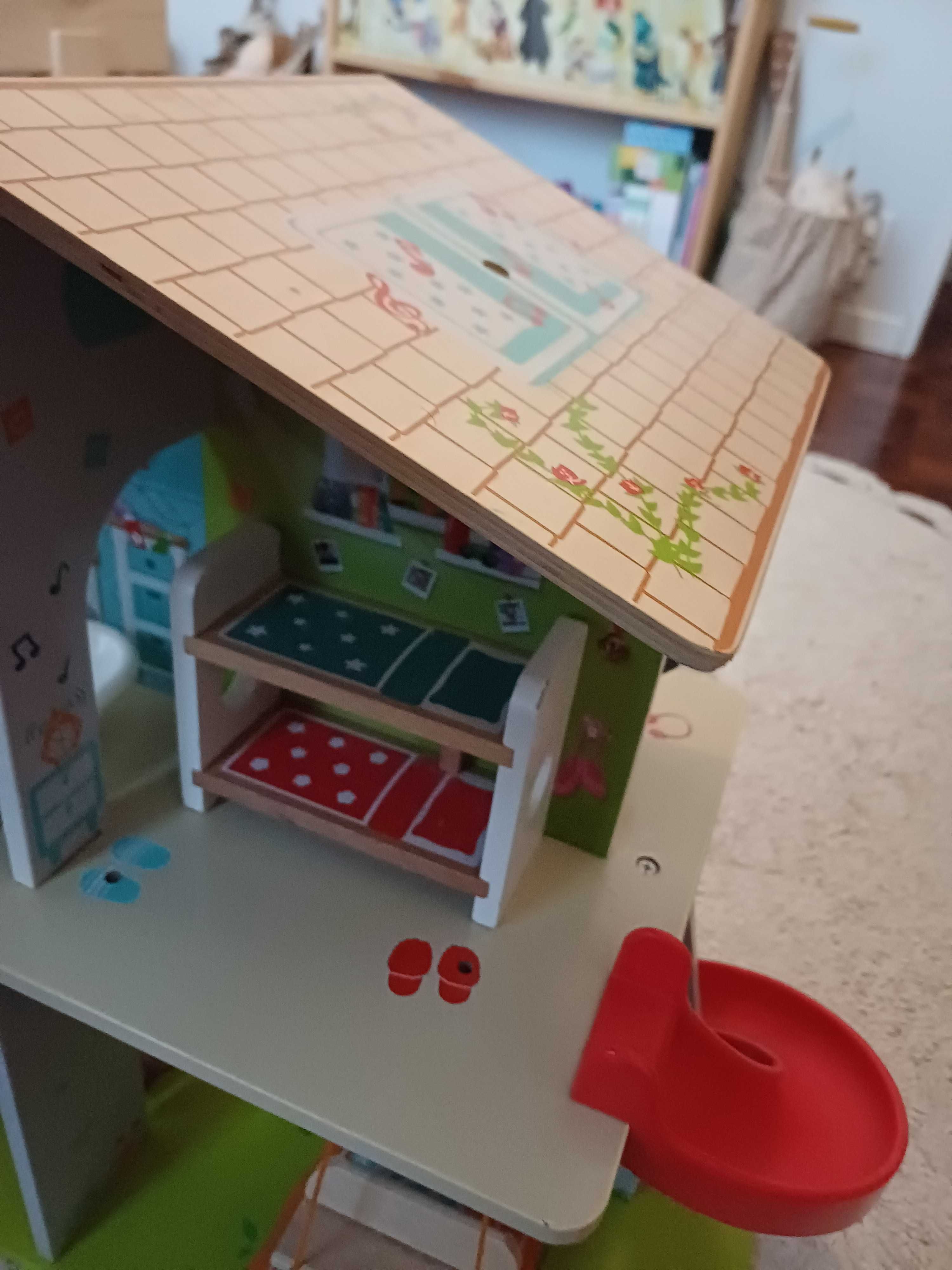 Casa de bonecas Rock & Slide Hape