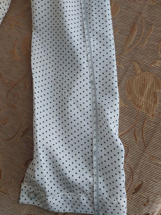 Блузка білого кольору в горошок, дуже красива нова