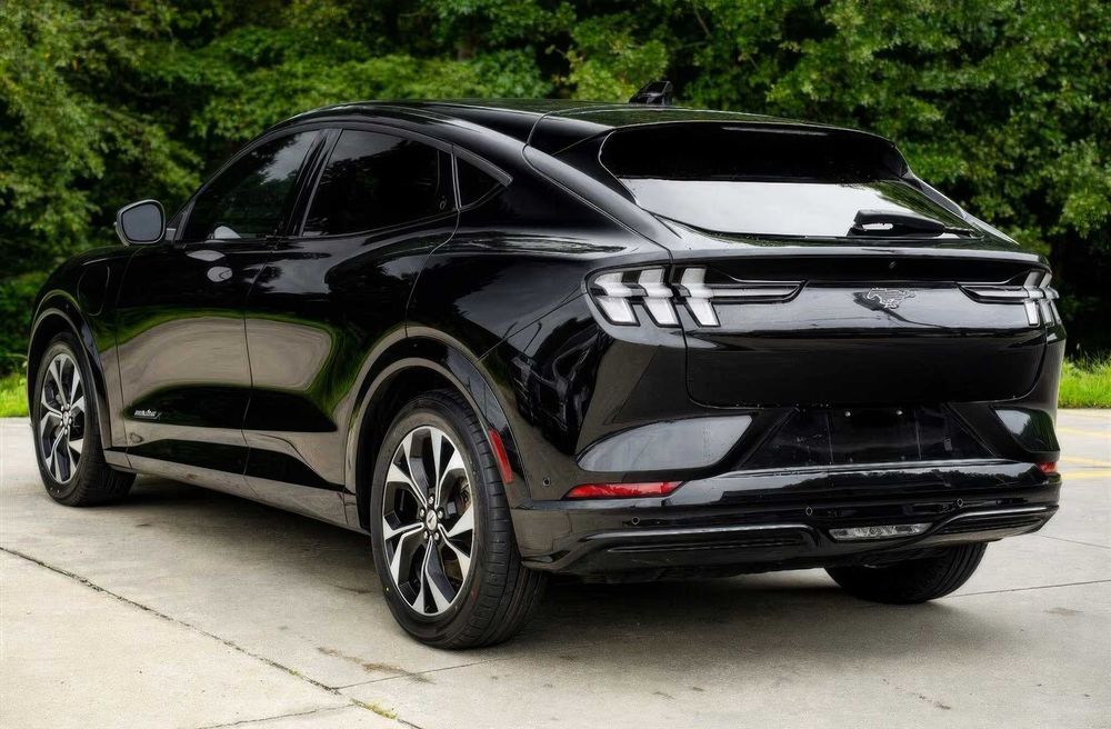 Ford Mustang Mach-E Premium      2022