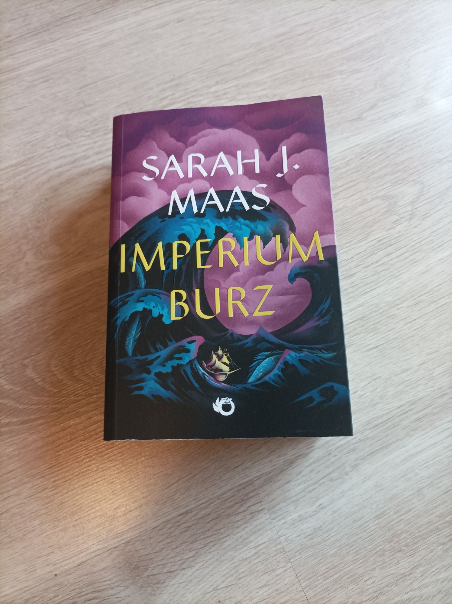 Imperium burz Sarah J. Maas