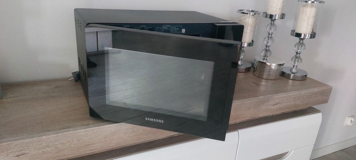 Mikrofalówka Samsung 1,5 roczna kuchenka mikrofalowa