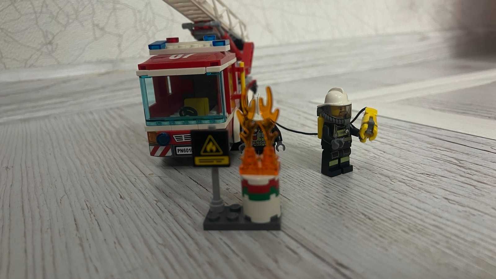 Конструктор LEGO City 'Пожежна машина з драбиною' (60107)