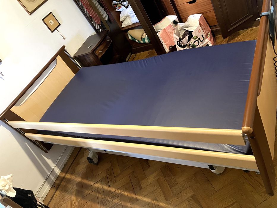 Cama Articulada com Comando e Protecção Contra Quedas