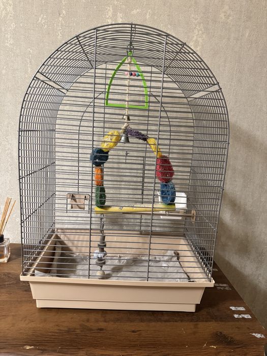 Велика клітка для папуги
