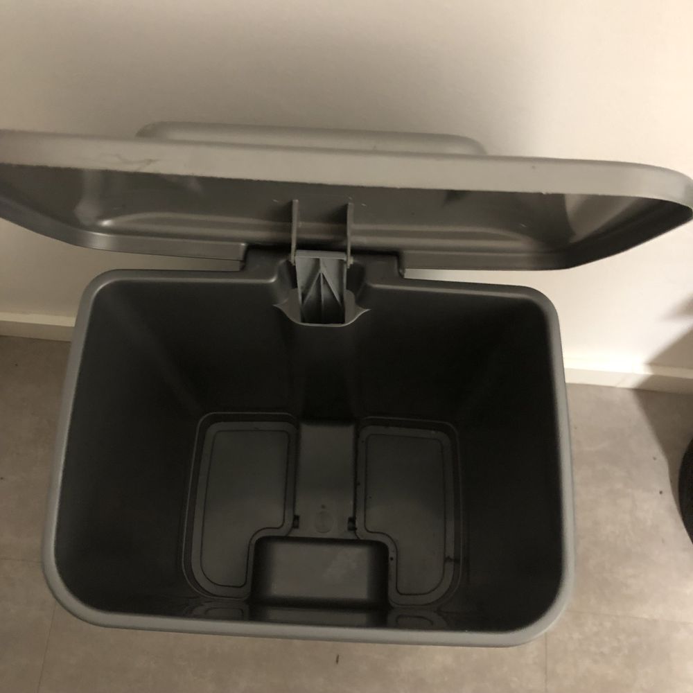 Caixote Lixo de Plastico Cinzento