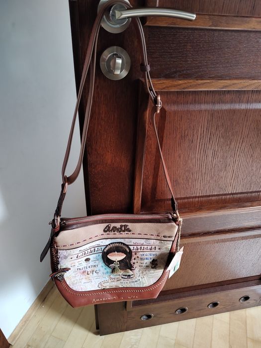 Anekke Menire z brelokiem