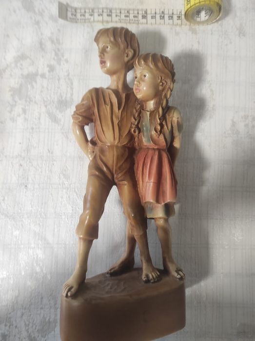 Estátua menino e menina