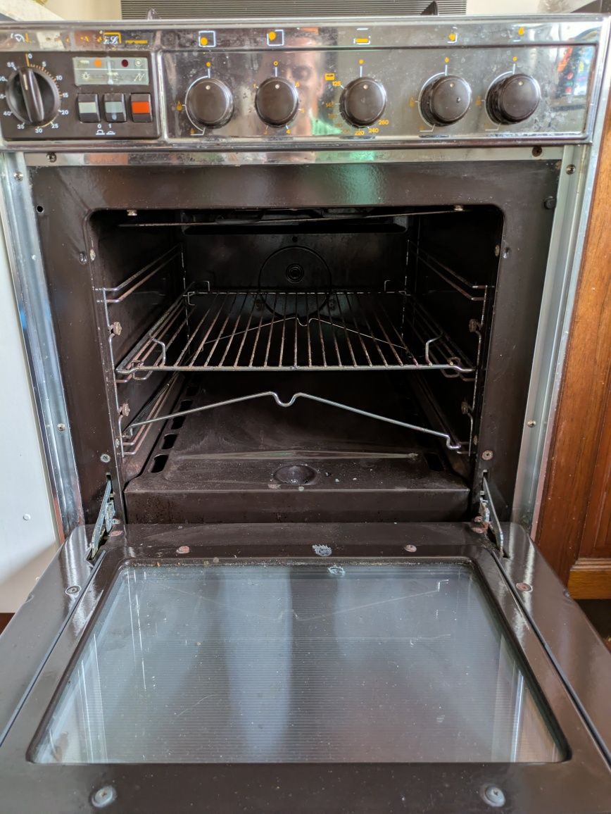 Recheio de casa com mobiliário e electrodomésticos