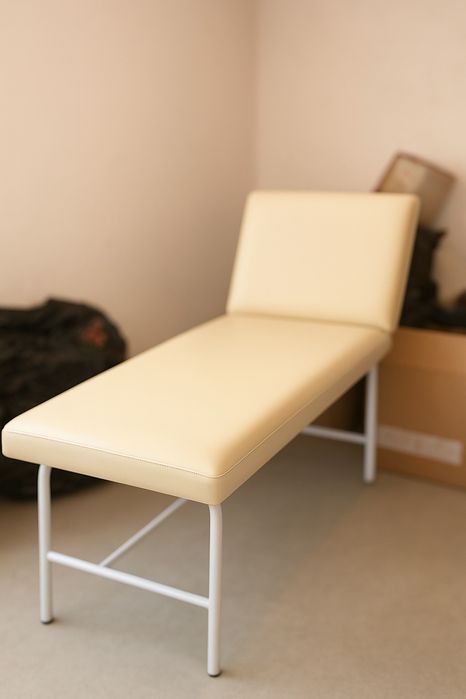 Marquesa em ótimo estado — ideal para estética, massagens ou cuidados