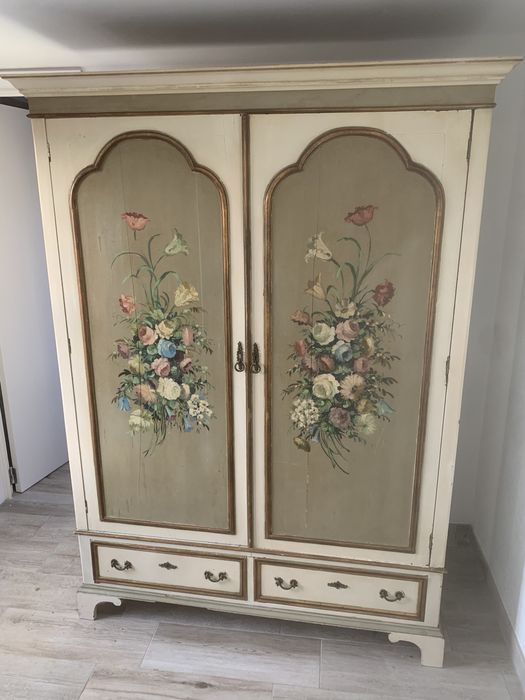 Roupeiro armario antigo