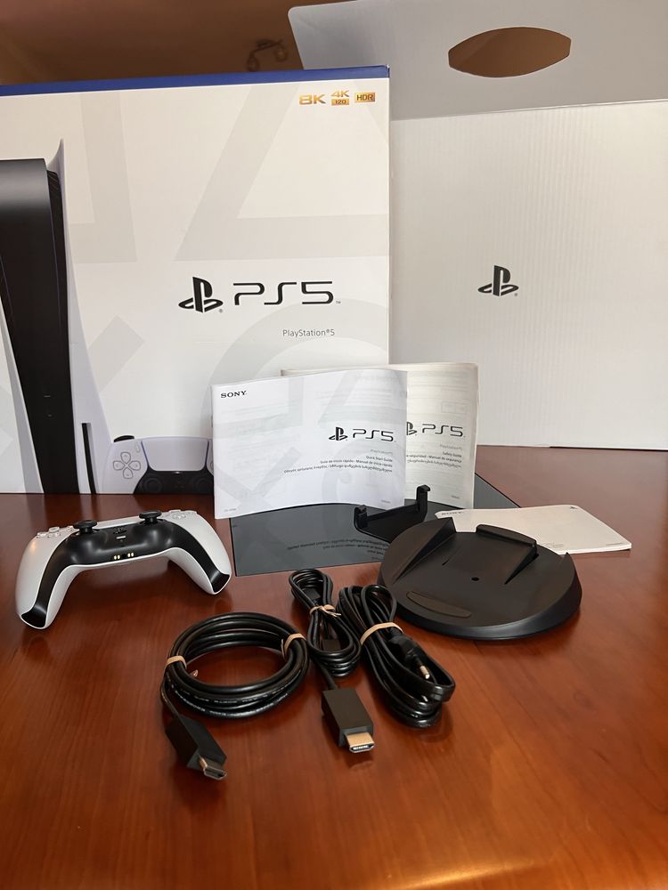 Caixa Playstation 5 c/ acessórios e DualSense