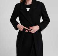 Чорне жіноче пальто