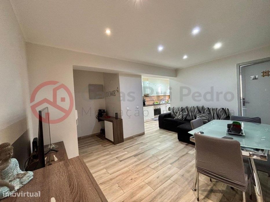 Apartamento T1+1 em prédio com elevador, parqueamento e arrecadação...