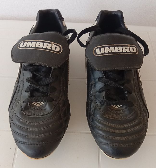 Chuteiras da marca Umbro n. 40