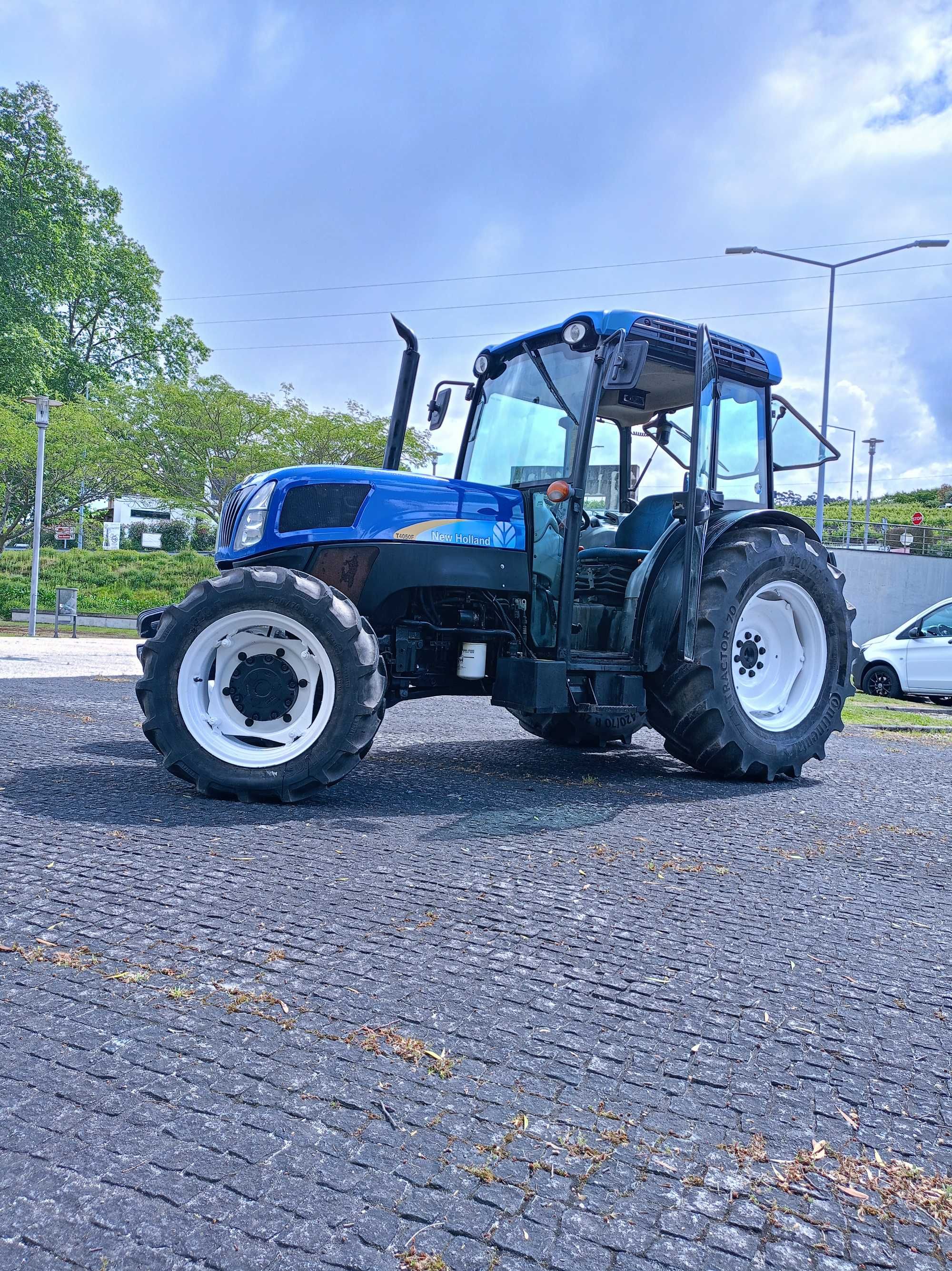 Trator New Holland T4050F