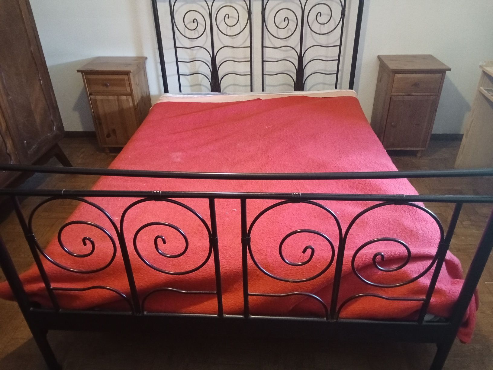 Cama em ferro trabalhado