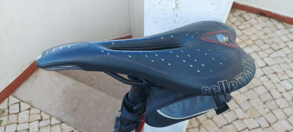 Bicicleta de estrada COLUER