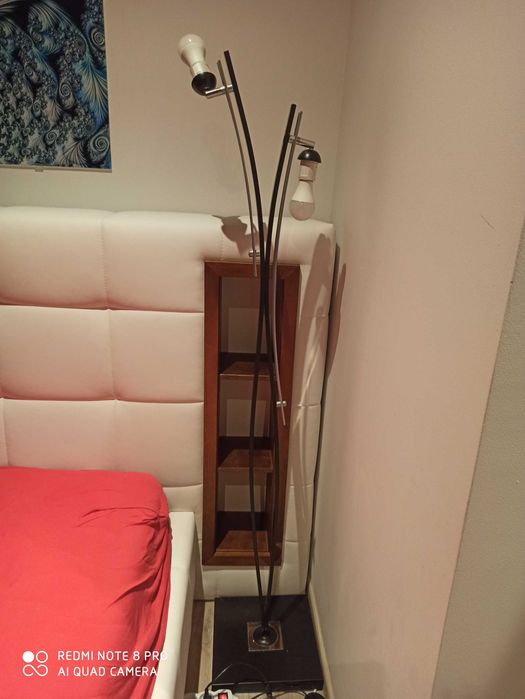 Lampa pokojowa stojaca podwójna.