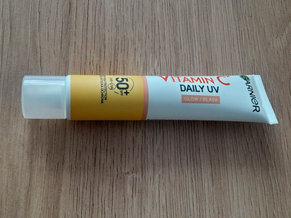Fluid z spf 50 od Garnier z wit. C