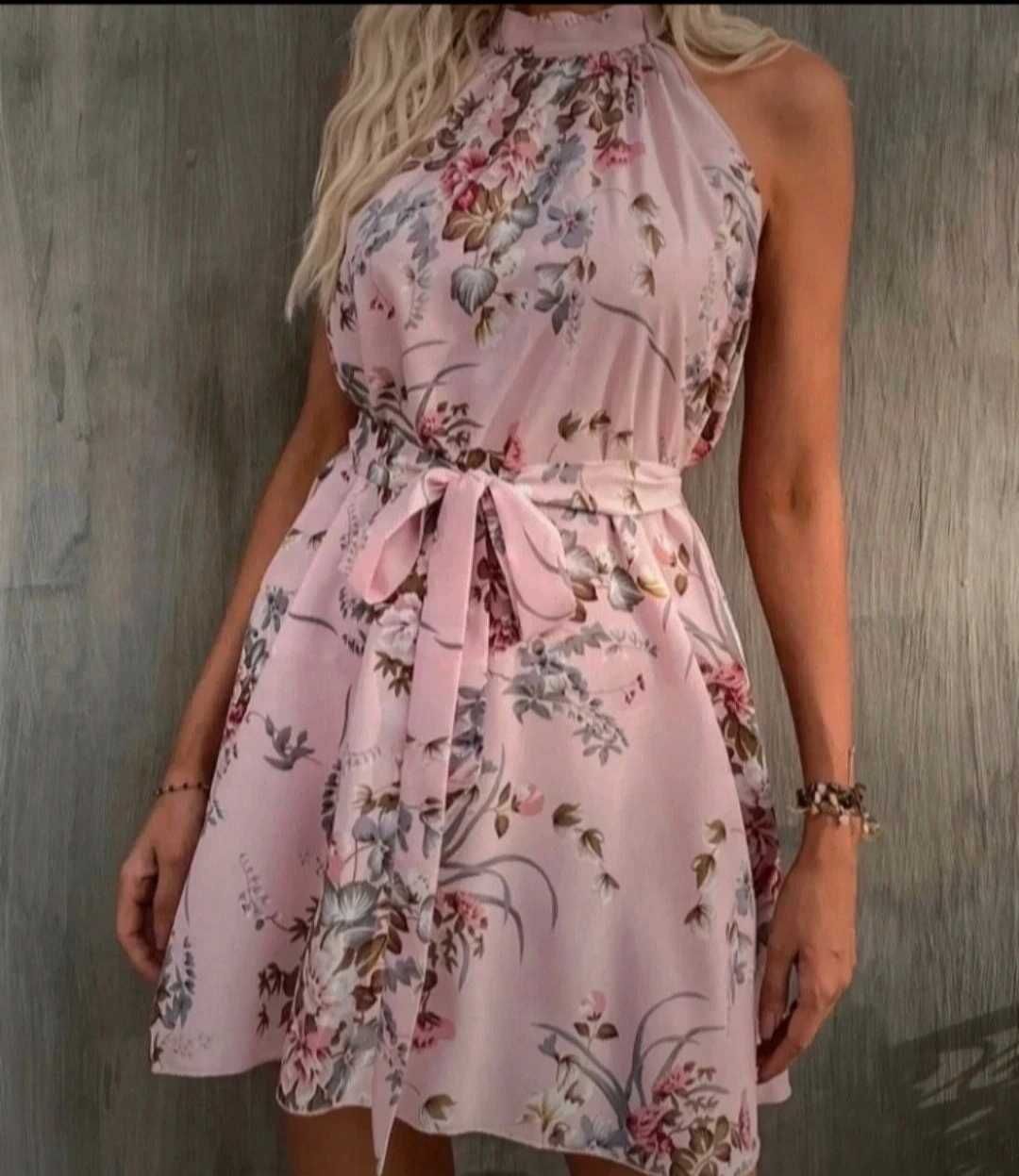 Śliczna sukienka w kwiaty