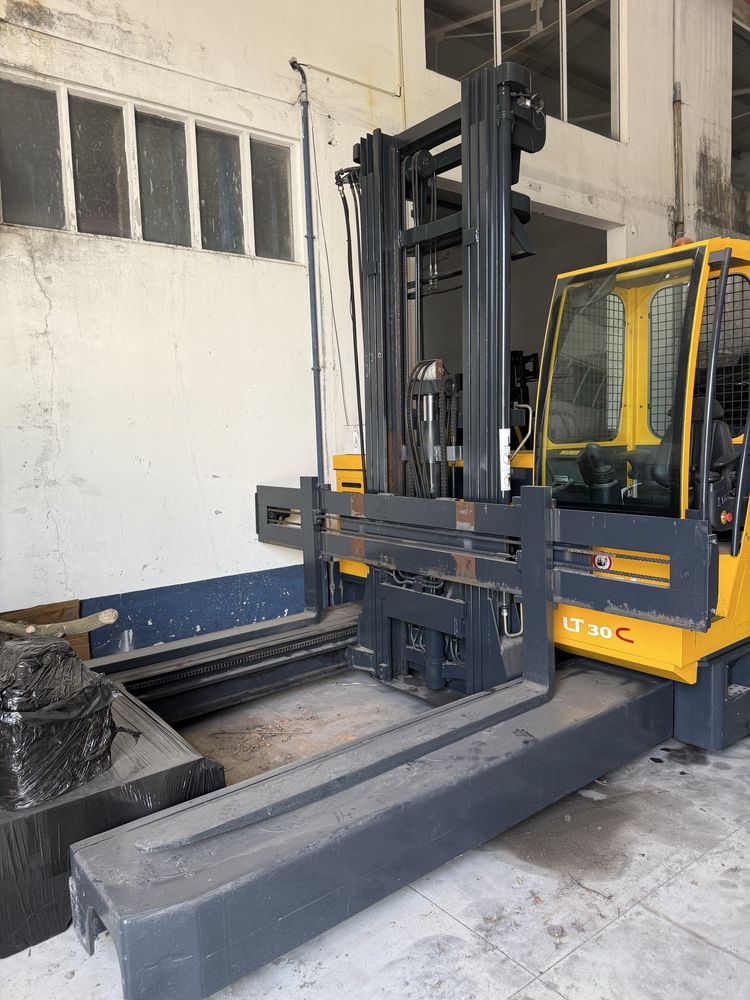 Empilhador 4 caminhos Bauman de 3500 kgrs eleva a 7 metros bateria niv
