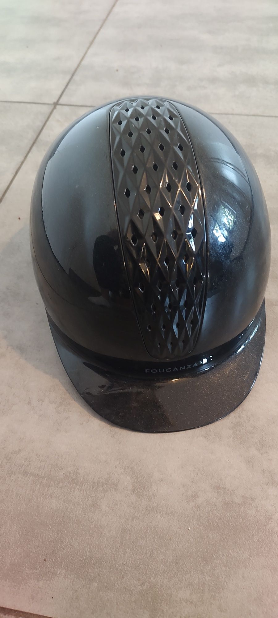 Kask jeździecki z Decathlon