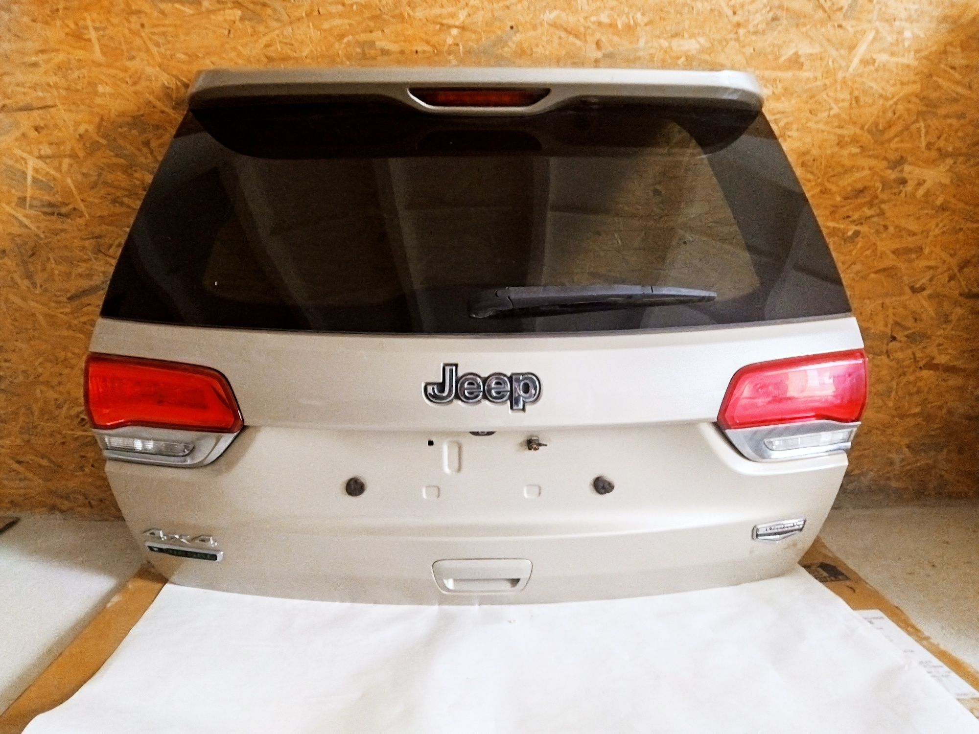 Jeep grand Cherokee WK2 Крышка багажника кришка гранд черокі вк2