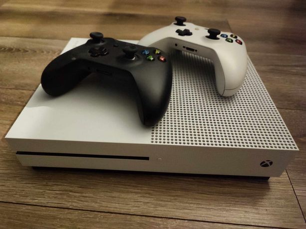 Xbox one S + 2 pady i gry