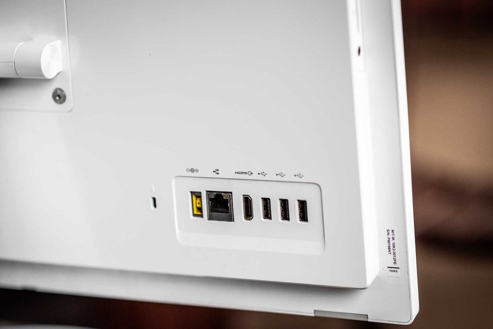 komputer All-In-One Lenovo i5/8GB/256GB SSD/Full HD/Windows licencja