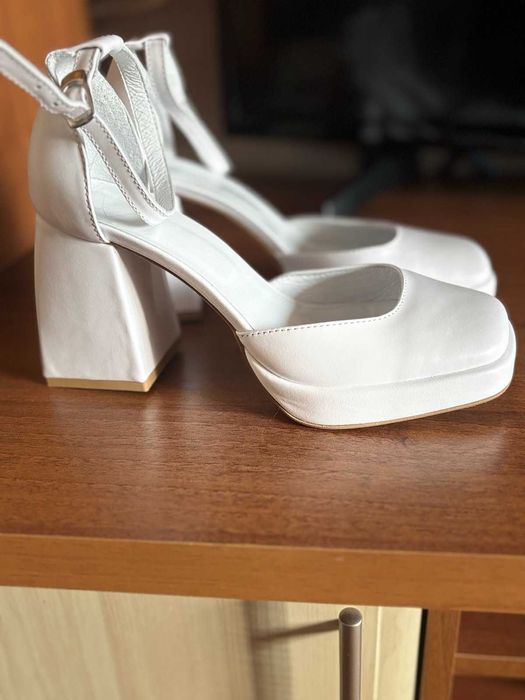 Жіночі туфлі шкіра на каблуку