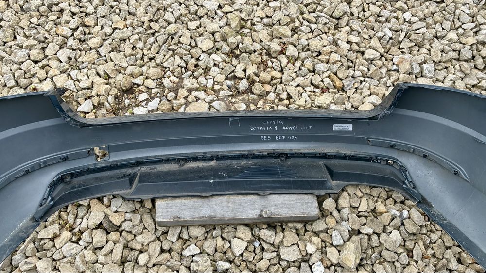 Zderzak tylny 4xPDC LF7Y Skoda Octavia 3 III FL 17- kombi oryginal