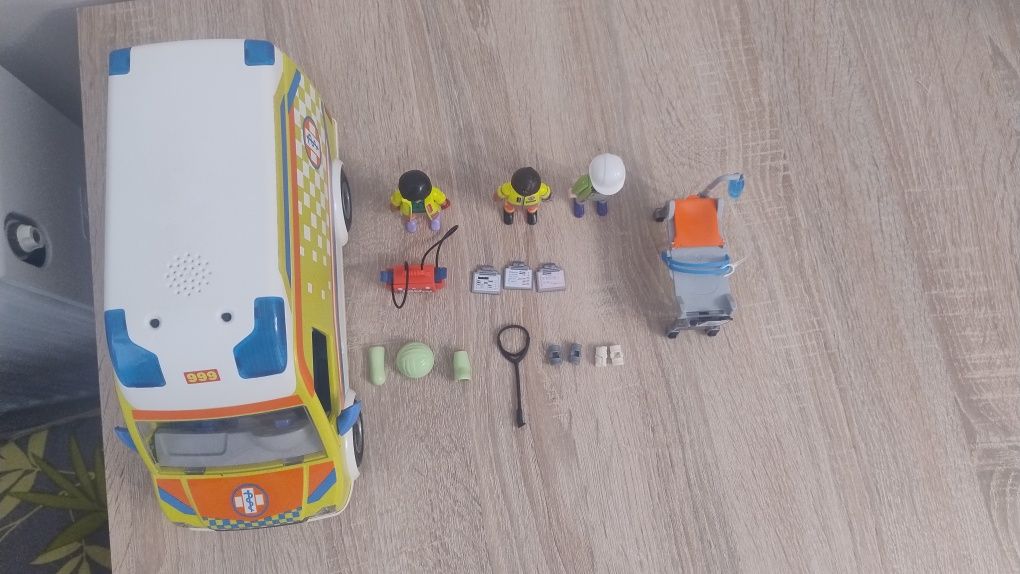 Zestaw Playmobil - karetka pogotowia - Ambulans