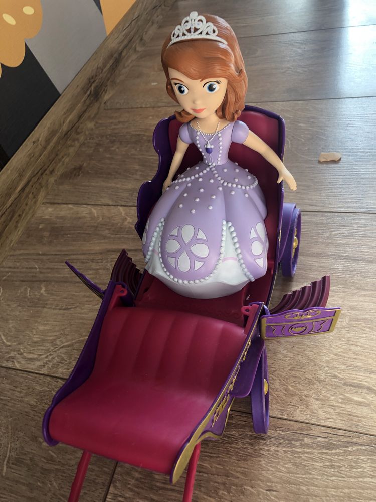 Продам куклу Принцесса София в карете с лошадью на пульте управления