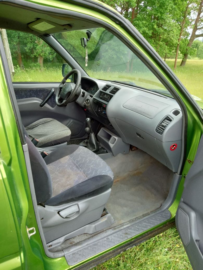 Nissan Terrano 4x4 z Niemiec 2.3 benzyna klima