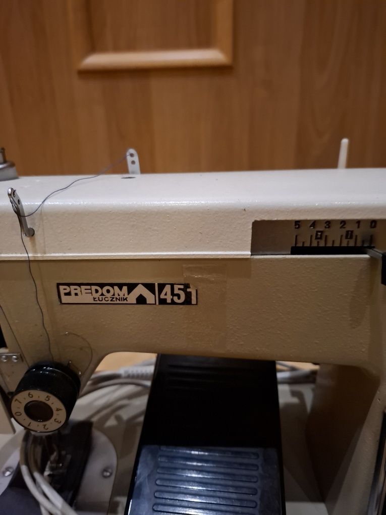 Maszyna do szycia PREDOM 451