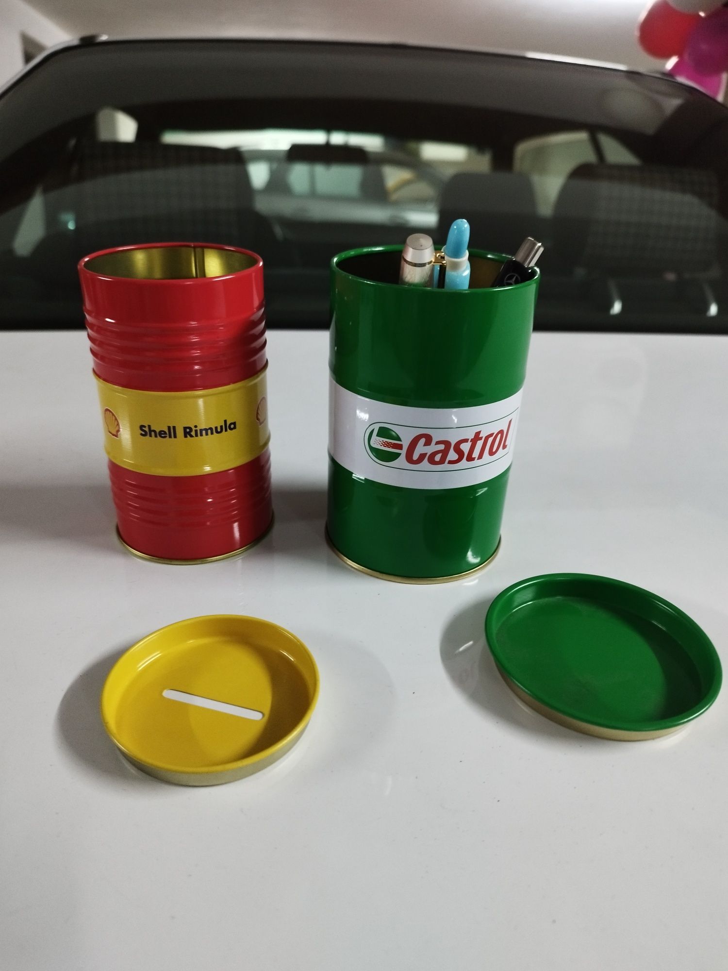 Latas Shell e Castrol