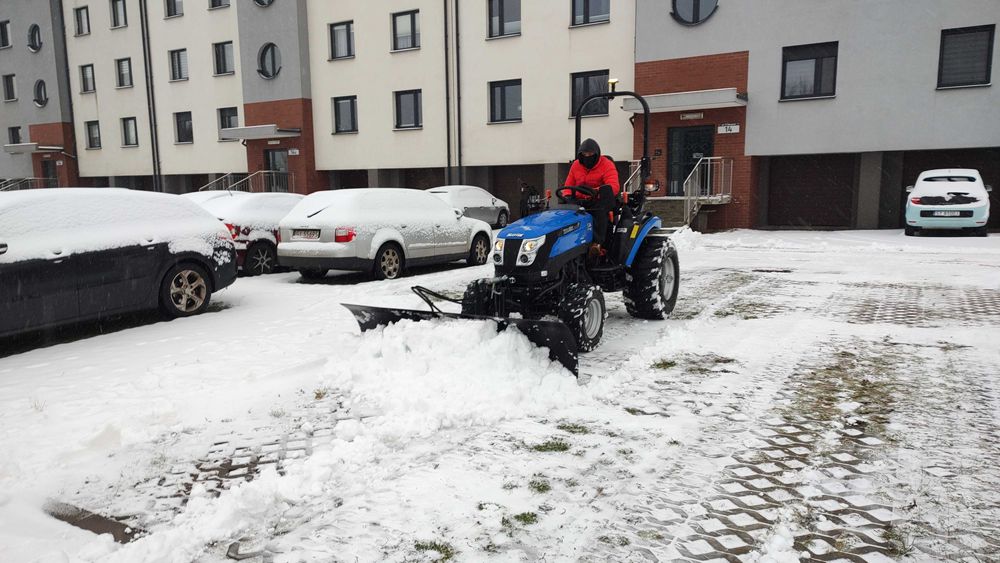Odśnieżanie 24/7 | Utrzymanie zimowe obiektów | Traktory Ładowarki