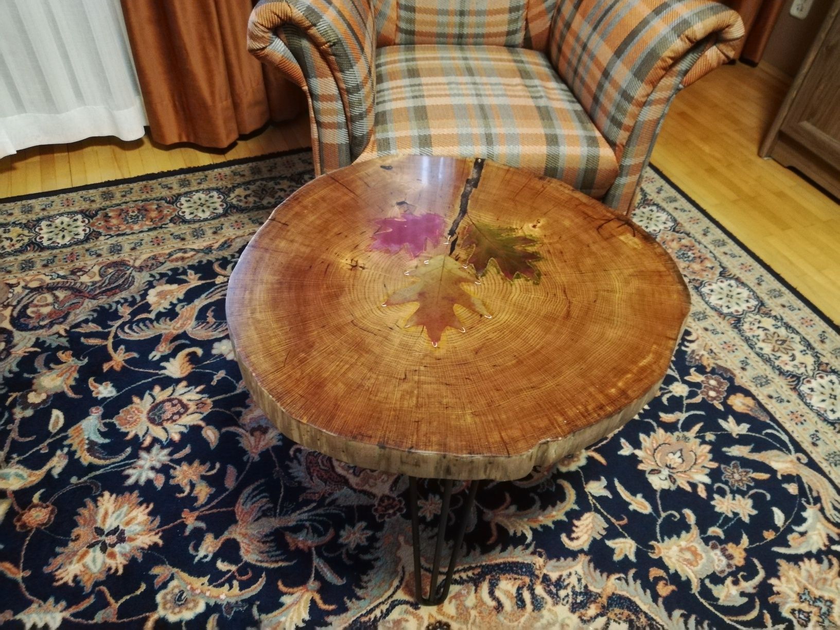 Stolik kawowy z plastra drewna dębowego