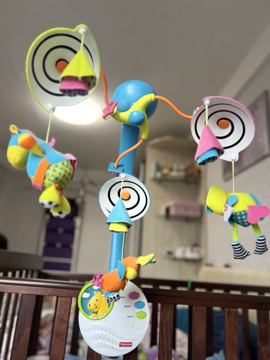 Мобіль дитячий на кроватку
