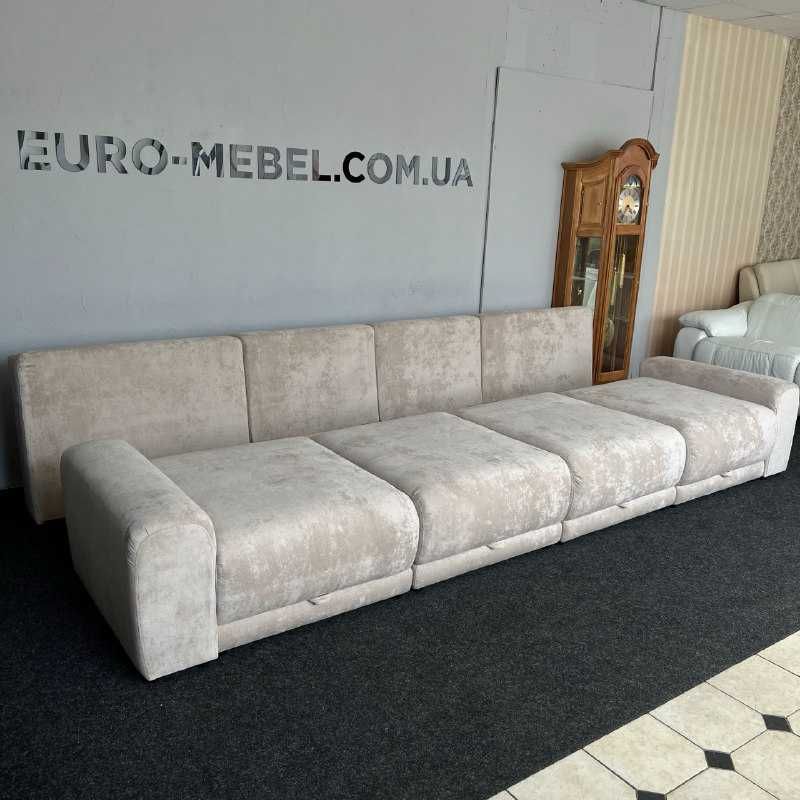 Великий прямий новий розкладний диван