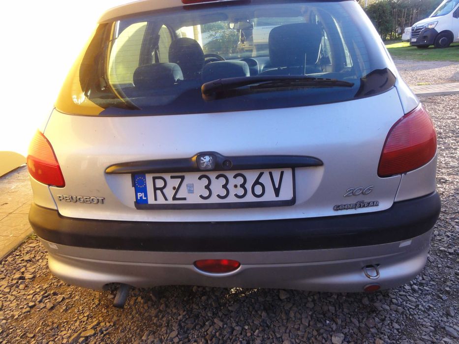 peugeot 206 ,1,1 bezyna ,klimatyzacja 5 drzwi