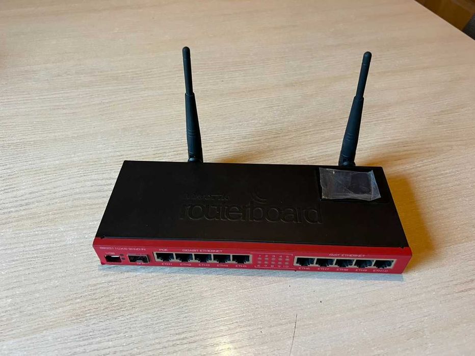 Router Mikrotik RB2011UAS-2HnD-IN