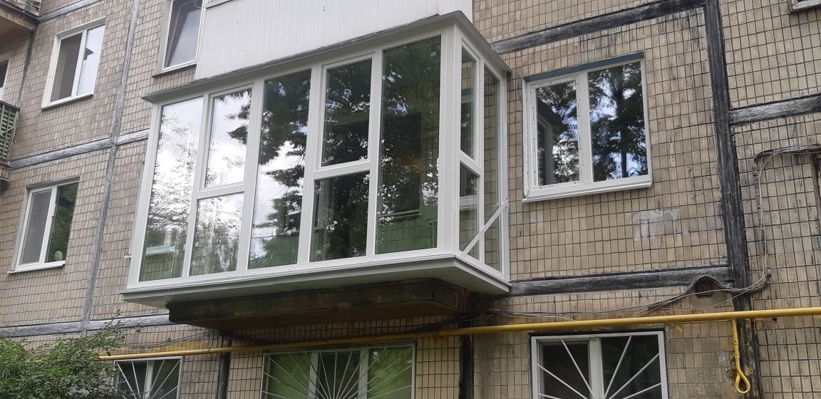 Балкон під ключ винос по підвіконню обшивка скління розширення балкона